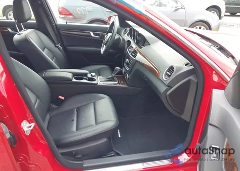 2013 Mercedes-Benz C 300 Sport 4Matic из США, поврежденный, VIN WDDGF8AB0DG109251